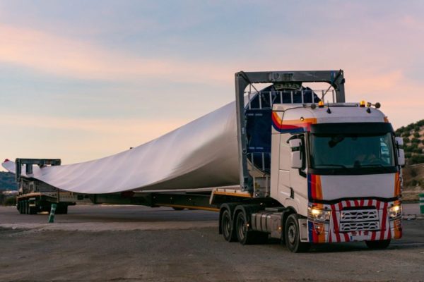 Oversized truck with wind turbine blade